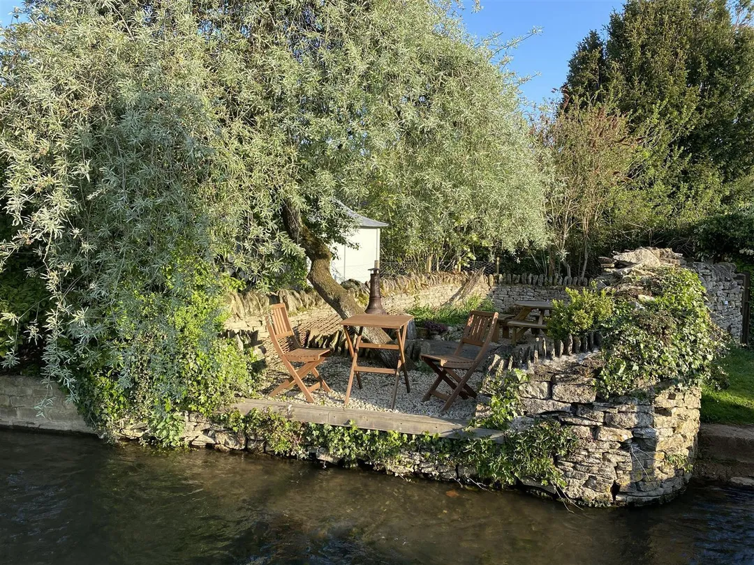 https://mr0.homeflow-assets.co.uk/files/photo/image/46907/5141/_x_/PTS9GxIroE6ZsNNw6PXBMQ.jpg