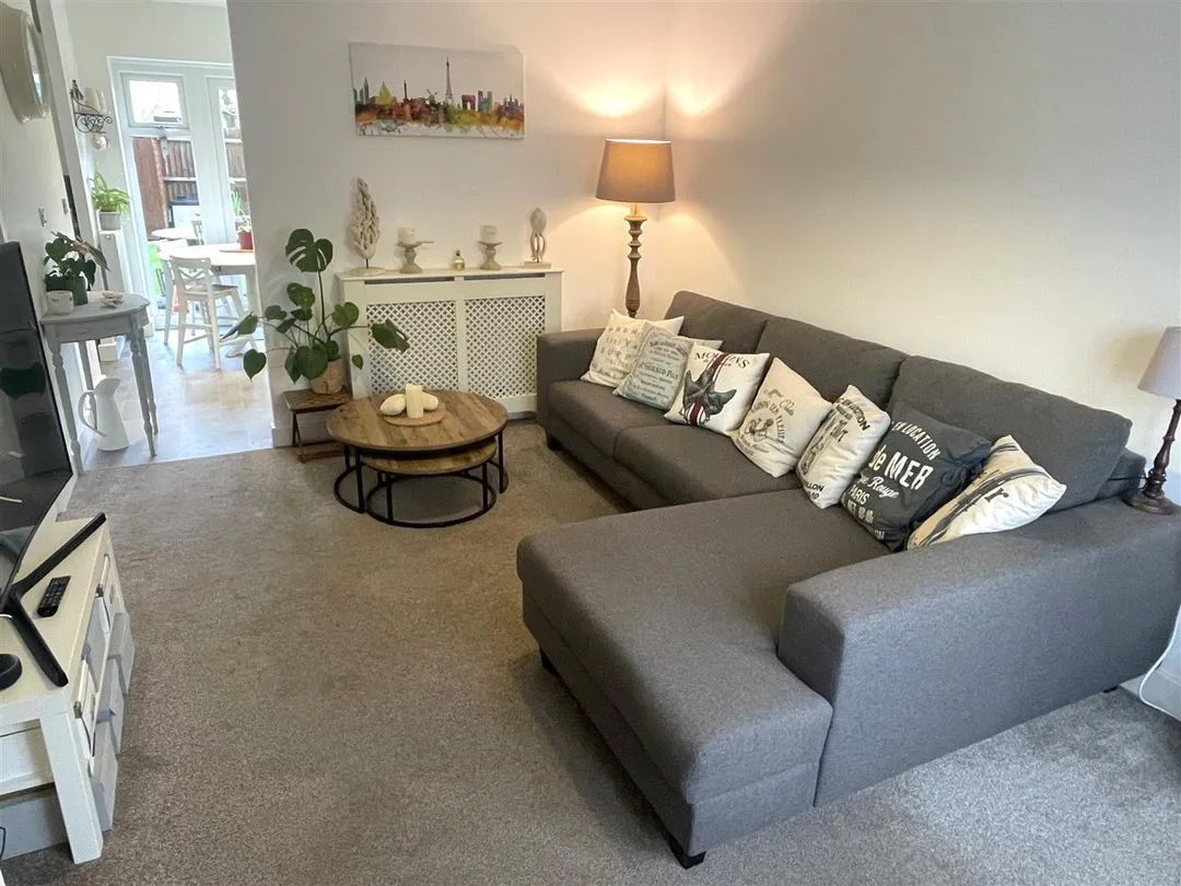 https://mr0.homeflow-assets.co.uk/files/photo/image/46911/6216/_x_/O1xw-y02kkWPy45eOiKc9w.jpg