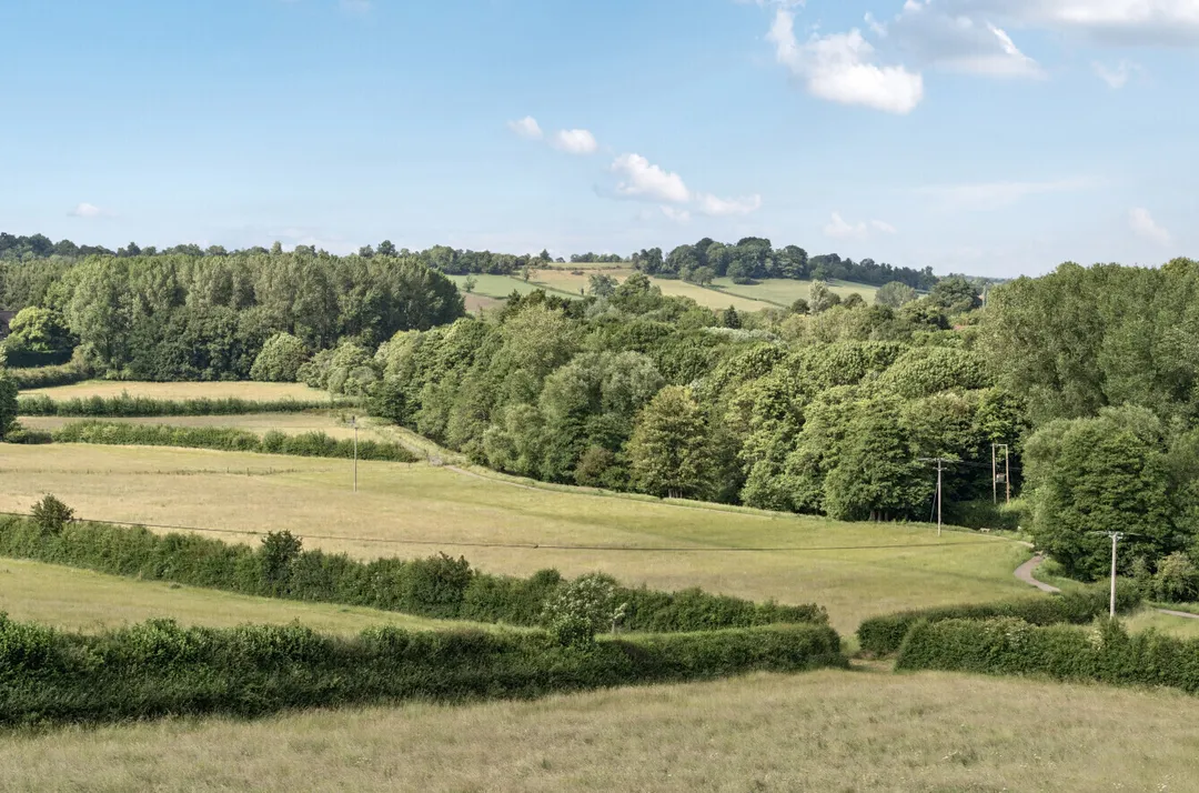 https://mr0.homeflow-assets.co.uk/files/photo/image/46912/1832/_x_/50073666.jpg