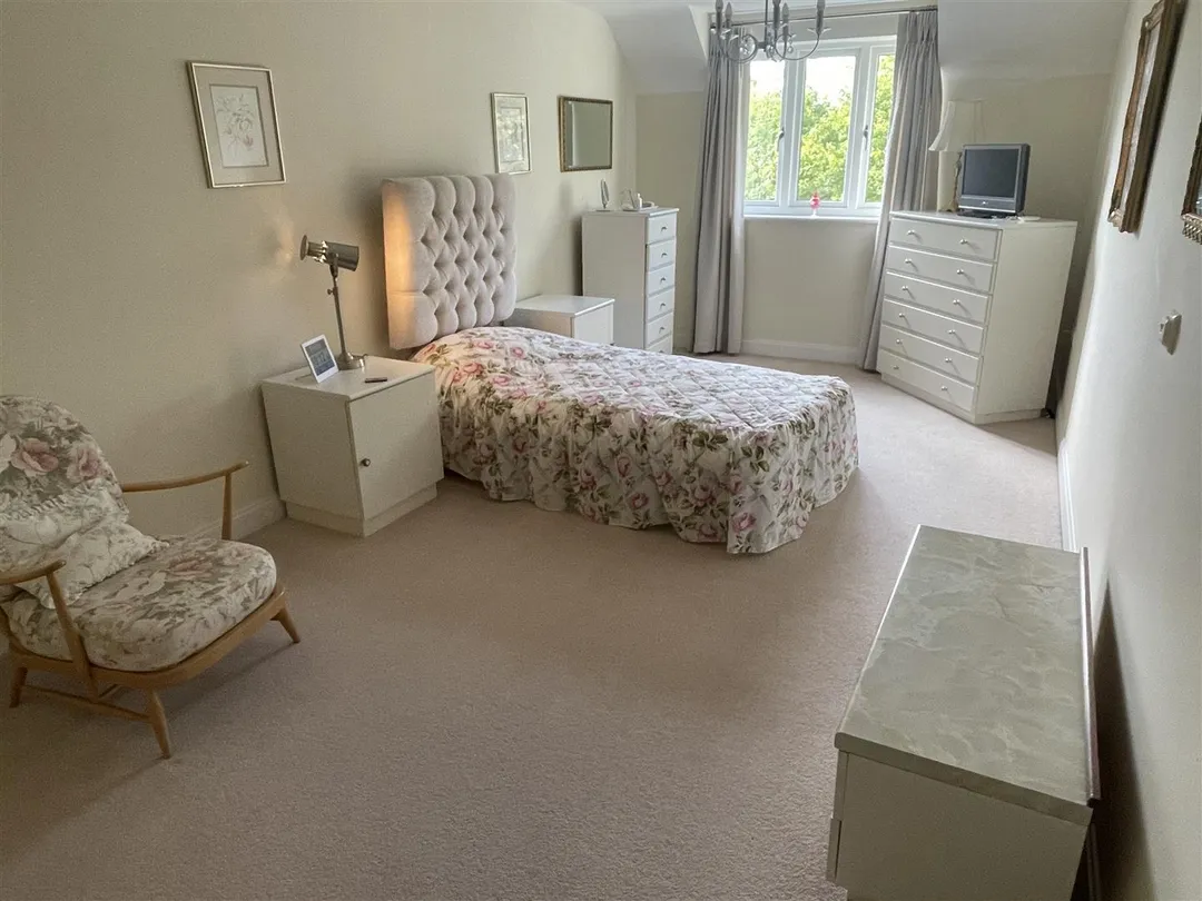 https://mr0.homeflow-assets.co.uk/files/photo/image/46935/2225/_x_/UdJk0kOknUSTDUyypUPY1A.jpg