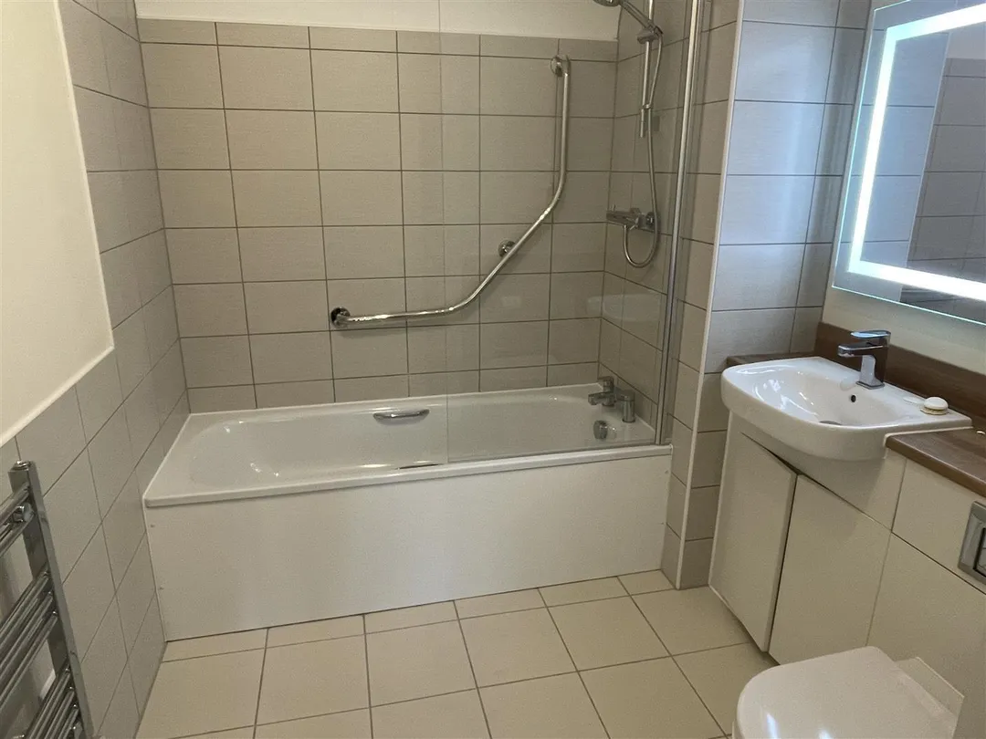 https://mr0.homeflow-assets.co.uk/files/photo/image/46935/2226/_x_/3NAifzsRHE2SEvAqcwUWnA.jpg