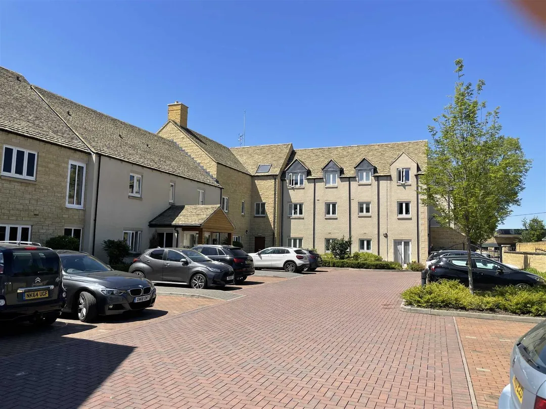 https://mr0.homeflow-assets.co.uk/files/photo/image/46935/2232/_x_/DlZT_4P1xk-5LyumTyfQ6g.jpg