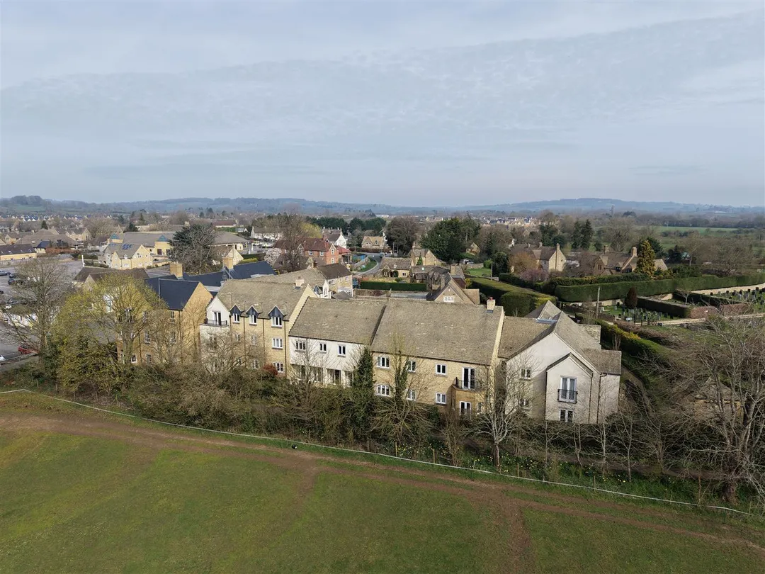 https://mr0.homeflow-assets.co.uk/files/photo/image/46935/2374/_x_/5dmiS_D6pUSQ4y8YgywHqg.jpg