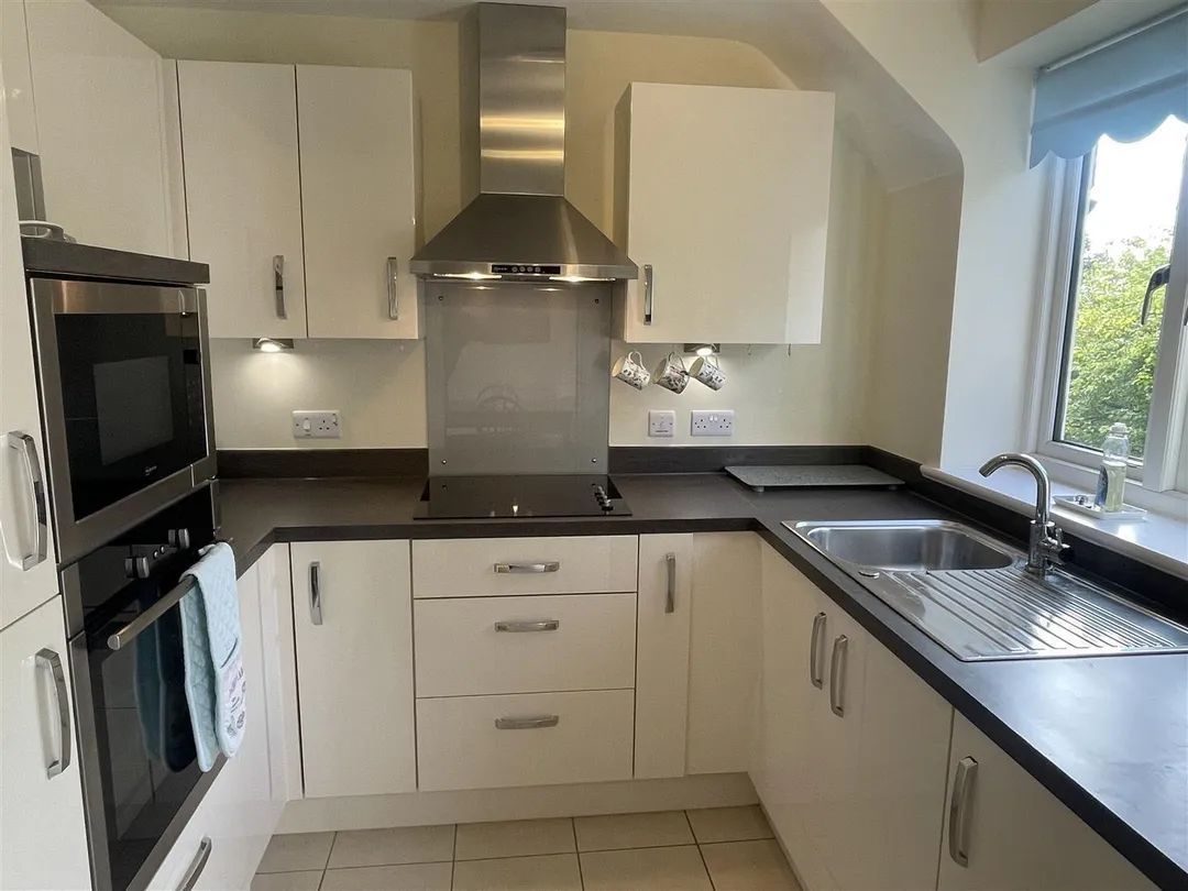 https://mr0.homeflow-assets.co.uk/files/photo/image/46935/2377/_x_/j21CDg2Mfkuk8mOtRamTZw.jpg