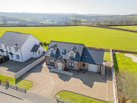 Llyn Y Fran Road, Llandysul, SA44