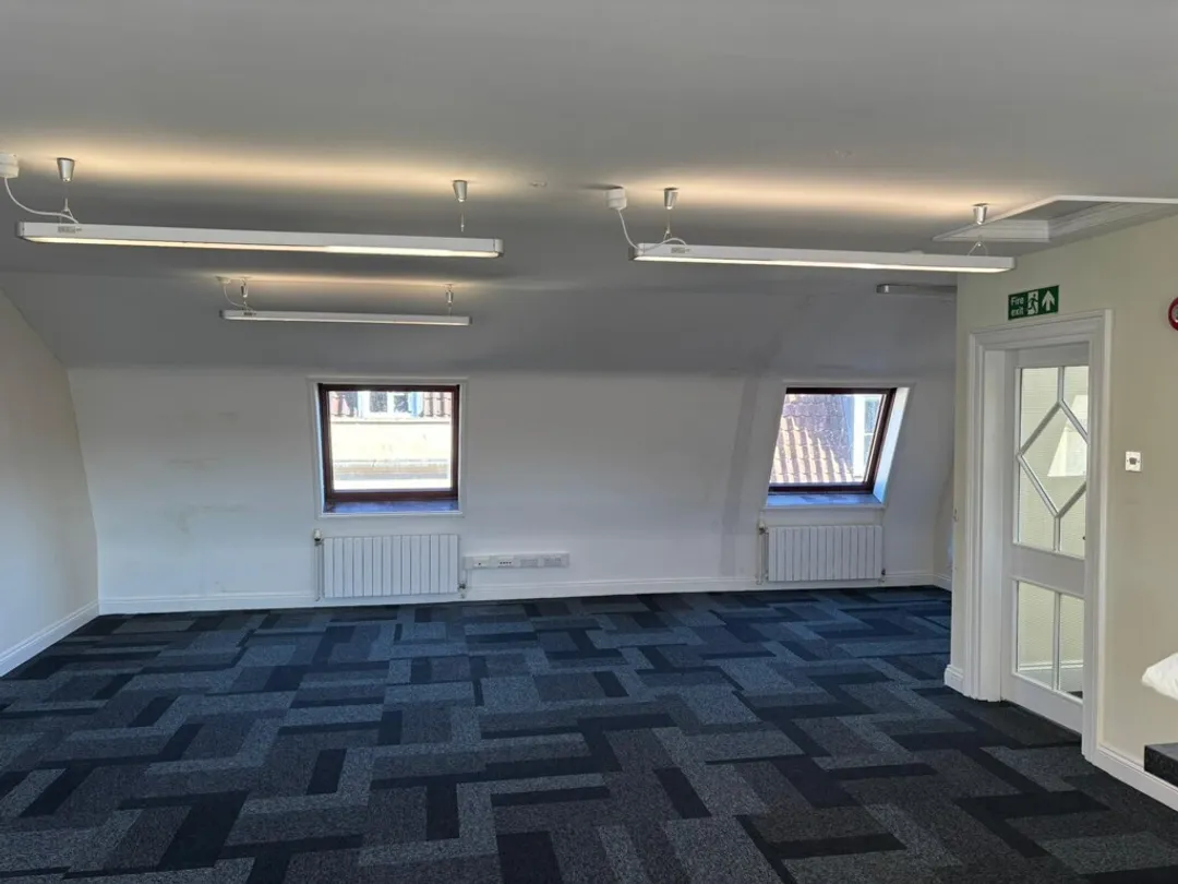 https://mr0.homeflow-assets.co.uk/files/photo/image/46946/9069/_x_/b6166b5c-0774-4e8e-9f62-9c9e9985880d_web.jpg
