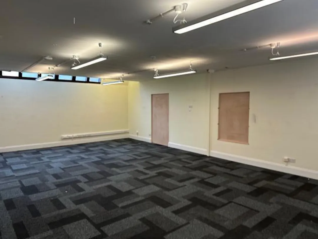 https://mr0.homeflow-assets.co.uk/files/photo/image/46946/9072/_x_/ed348155-b44d-4ba5-8d08-bb5b7e4deddc_web.jpg