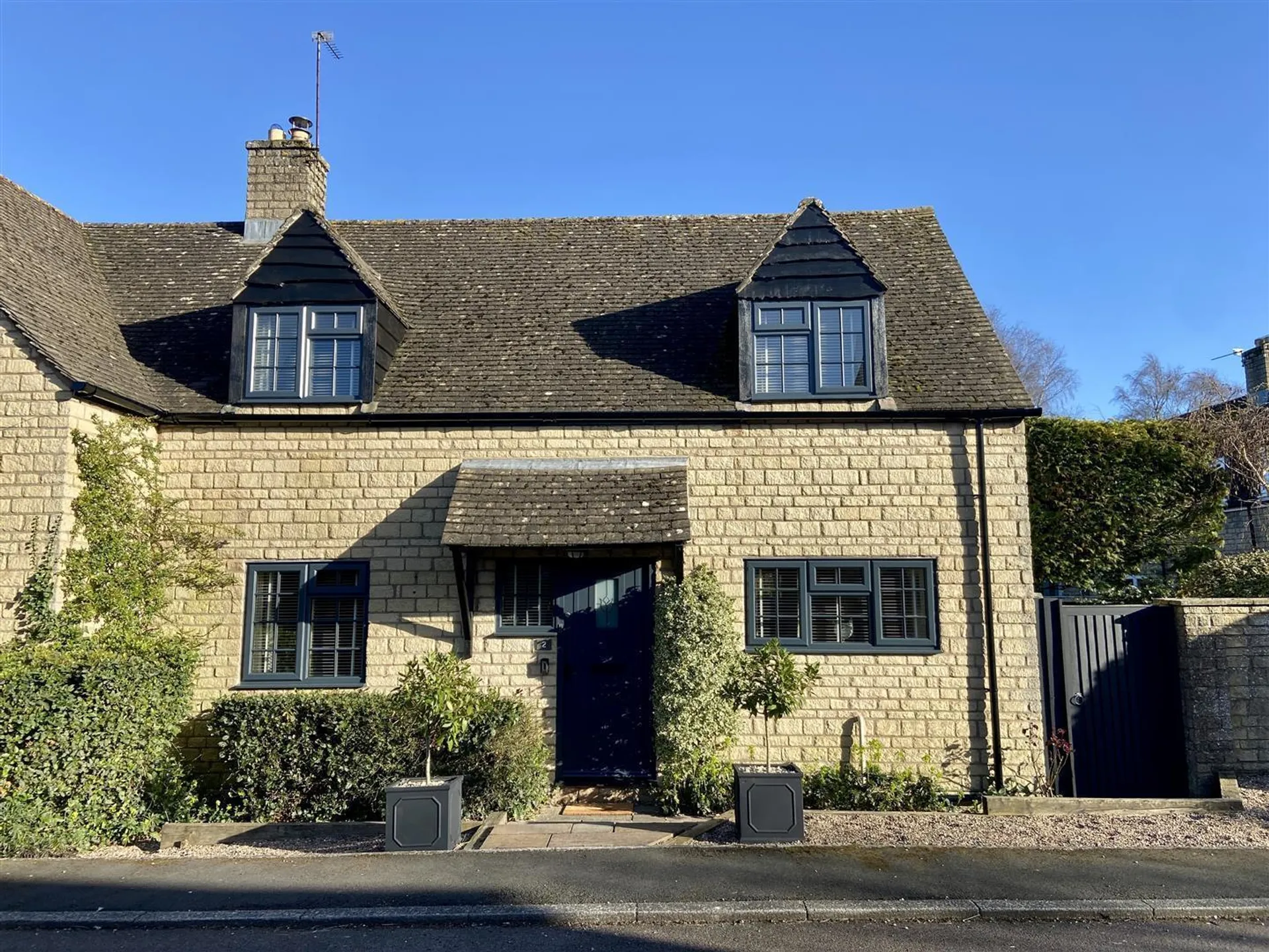 Property photo top 0