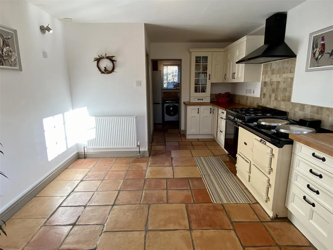 https://mr0.homeflow-assets.co.uk/files/photo/image/46947/2093/_x_/DUK4dTYUIEG6OWShb3ba0g.jpg