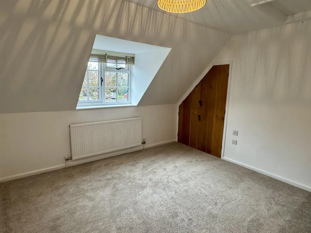 https://mr0.homeflow-assets.co.uk/files/photo/image/46947/2096/_x_/GqOO220Iqk6LfXJjHsgruw.jpg