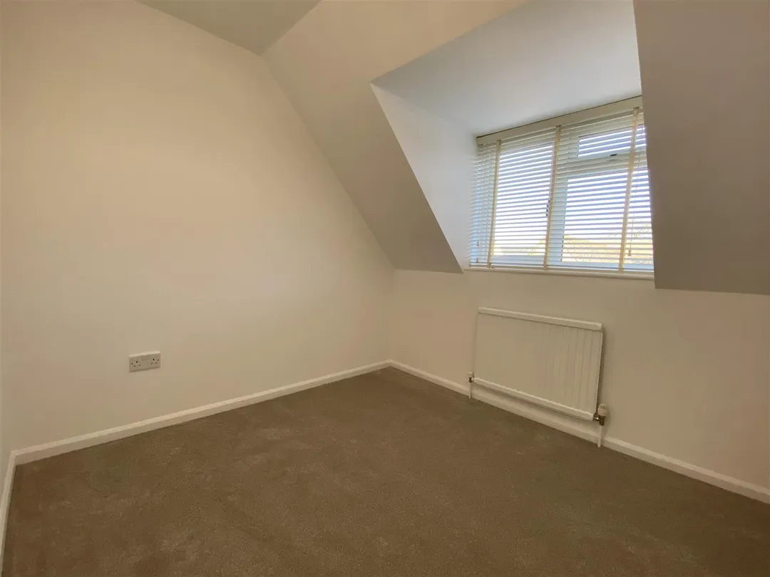 https://mr0.homeflow-assets.co.uk/files/photo/image/46947/2100/_x_/2E7f1oU9-UK_x3r95N73eg.jpg