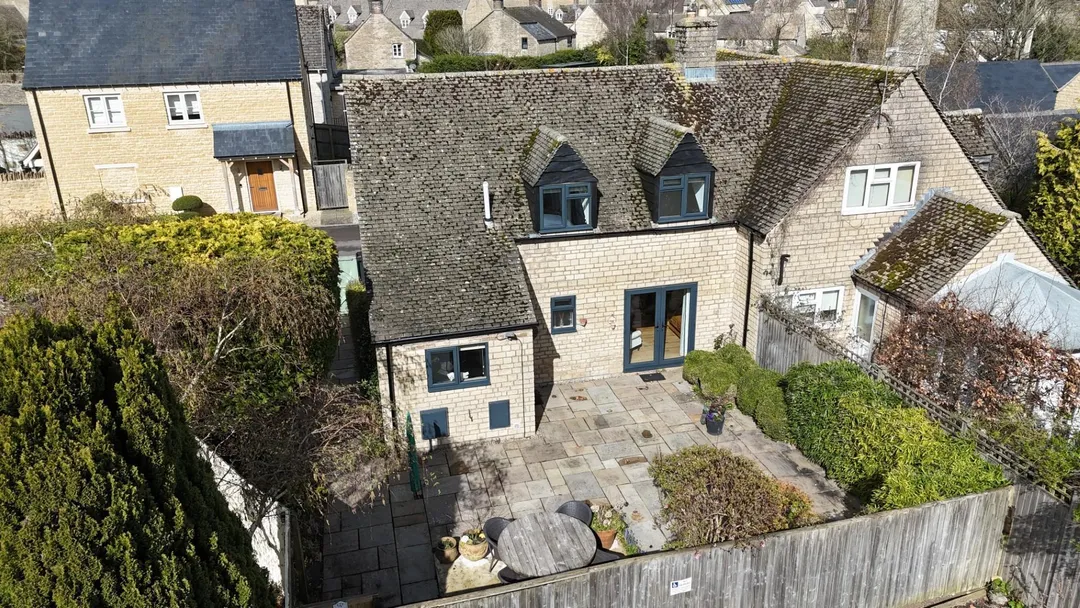 https://mr0.homeflow-assets.co.uk/files/photo/image/46947/2101/_x_/pV34krZCOkeLipNxk0QhRw.jpg