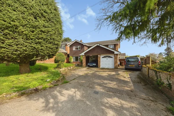 Nelson Close, Farnham, Surrey, GU9