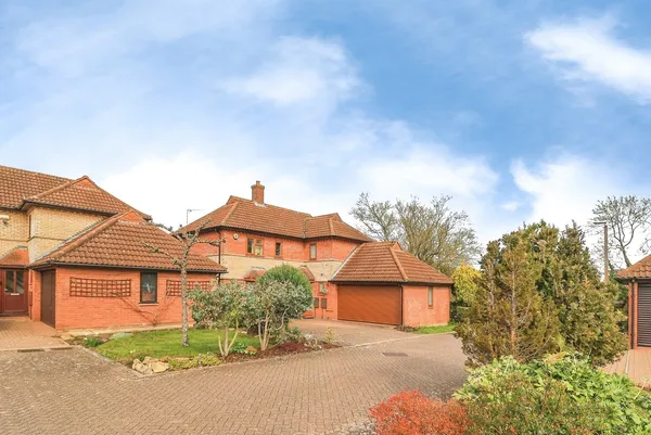 Oakley Gardens, Downhead Park, Milton...