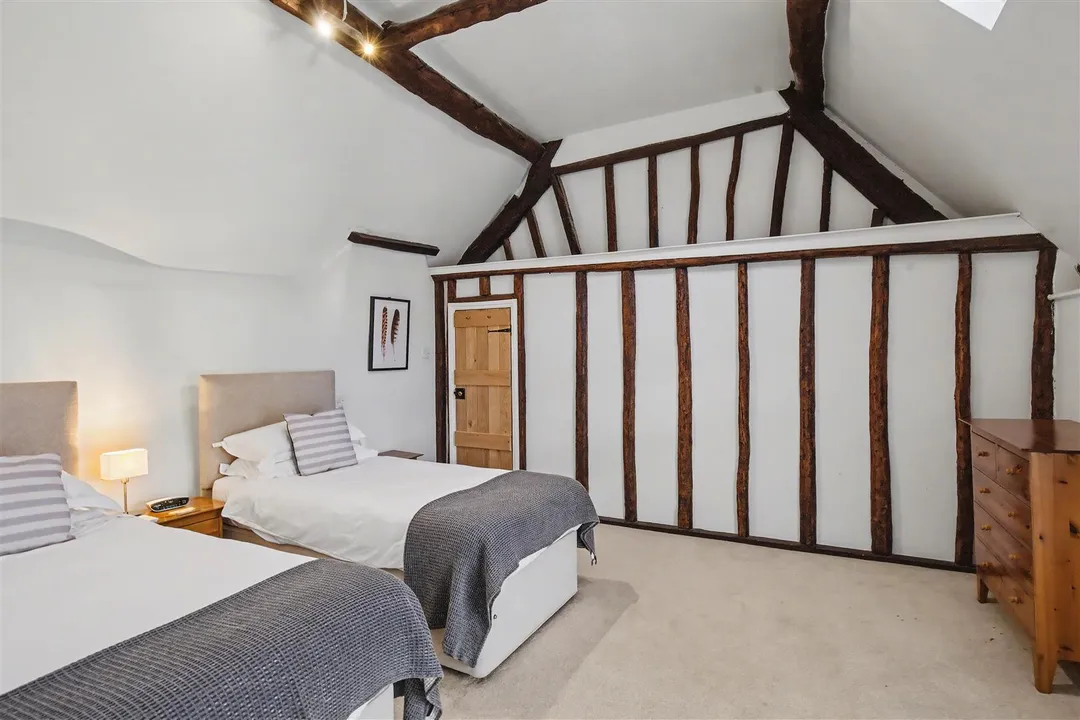 https://mr0.homeflow-assets.co.uk/files/photo/image/46953/0897/_x_/QYmo57Ng5UOF94a6WWq2jw.jpg