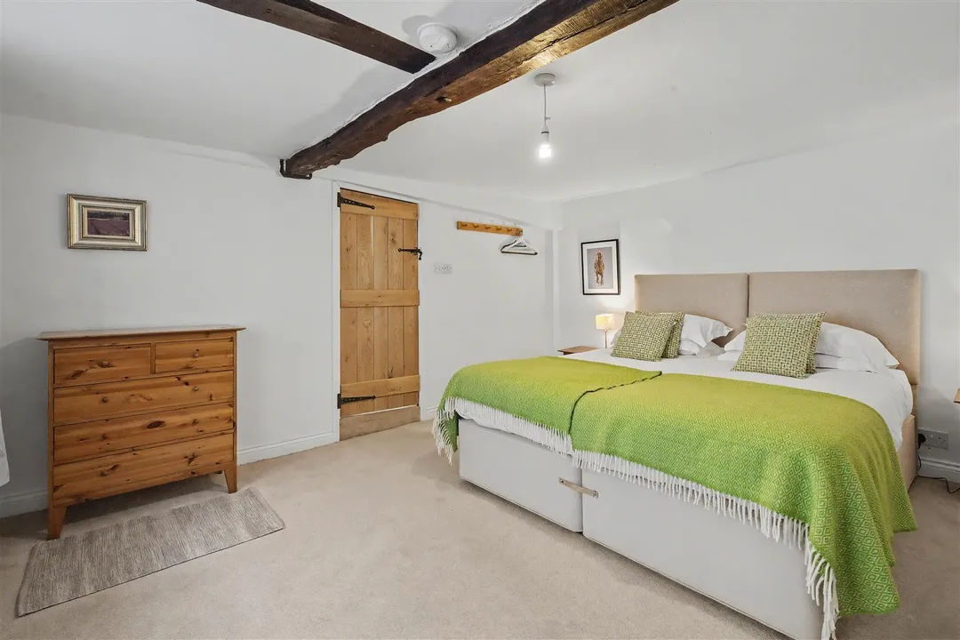 https://mr0.homeflow-assets.co.uk/files/photo/image/46953/0900/_x_/z_SEI2DXBE6FAQCHl4mL6Q.jpg