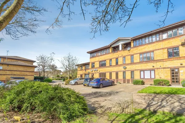 Mayer Gardens, Shenley Lodge, Milton ...