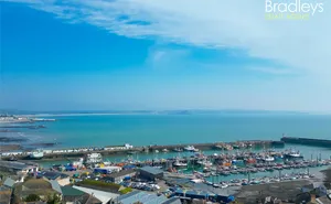 Bay View Terrace, Chywoone Hill, Newlyn, Penzance, TR18 photo