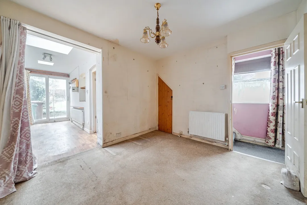 https://mr0.homeflow-assets.co.uk/files/photo/image/46957/4794/_x_/54968512.jpg