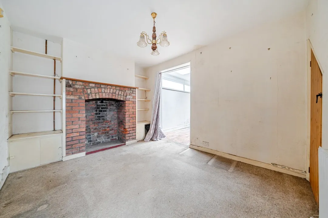 https://mr0.homeflow-assets.co.uk/files/photo/image/46957/4795/_x_/54966799.jpg