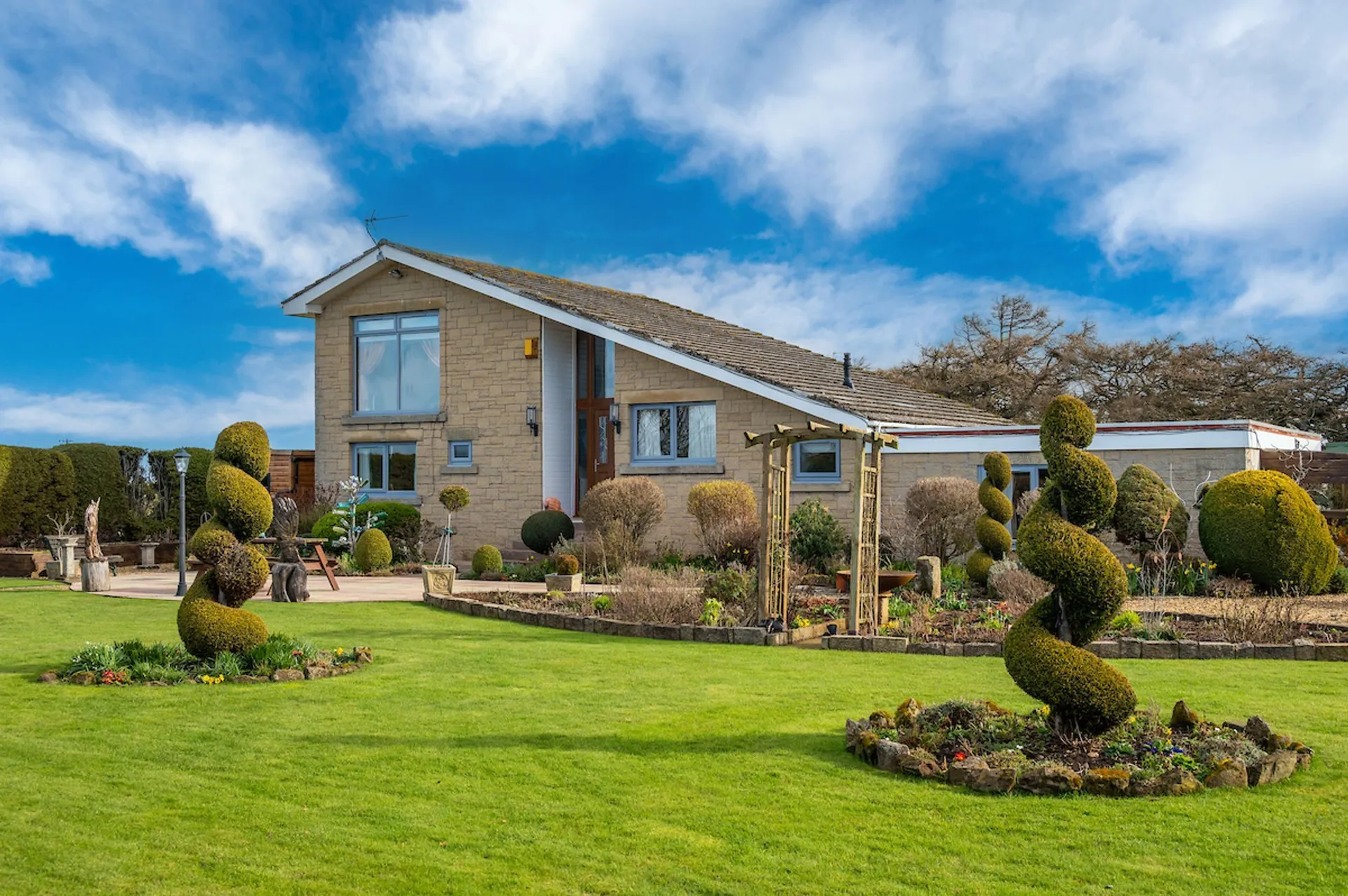 Property photo top 0