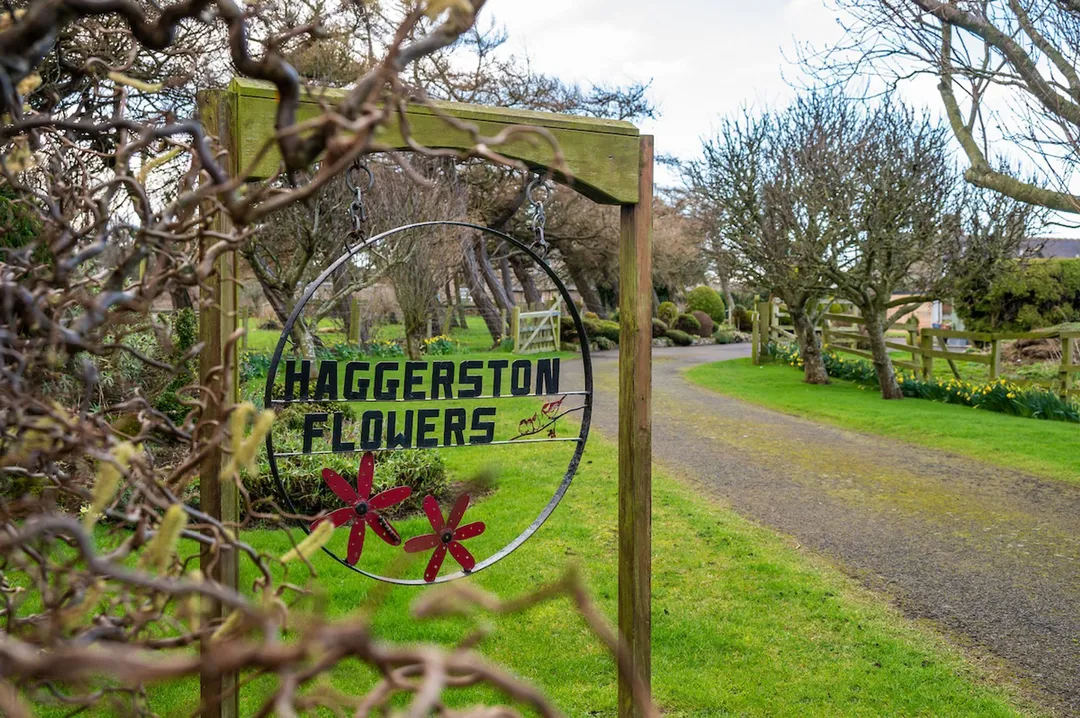 https://mr0.homeflow-assets.co.uk/files/photo/image/46958/3245/_x_/HaggerstonEXT-19.jpg