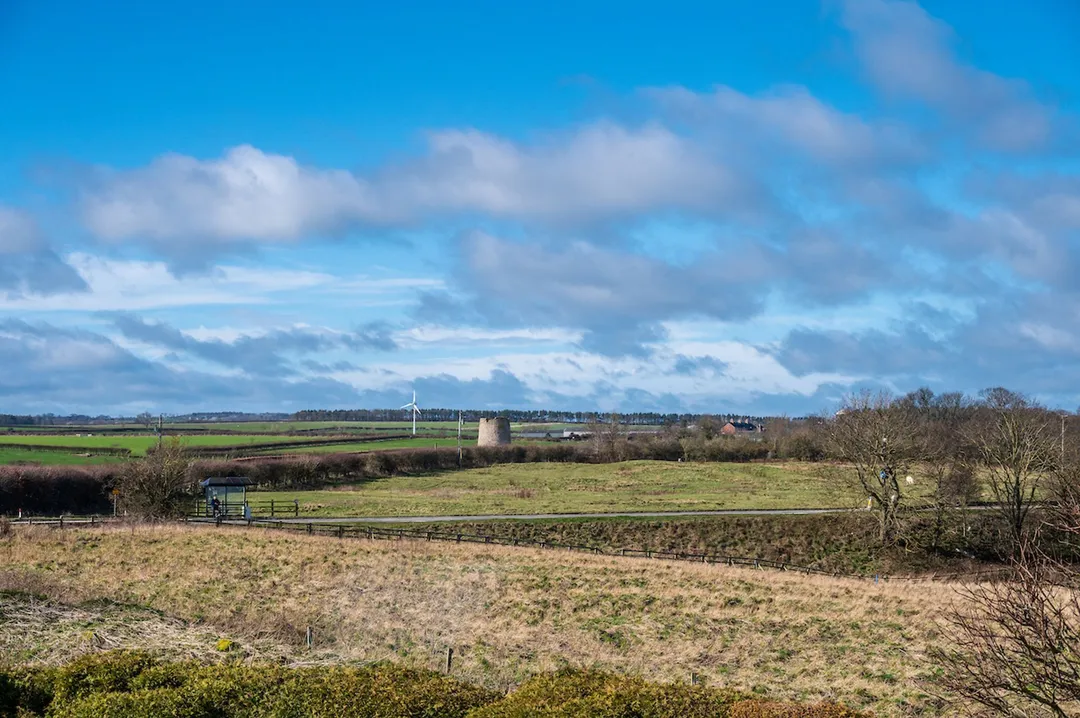 https://mr0.homeflow-assets.co.uk/files/photo/image/46958/3257/_x_/HaggerstonEXT-84.jpg