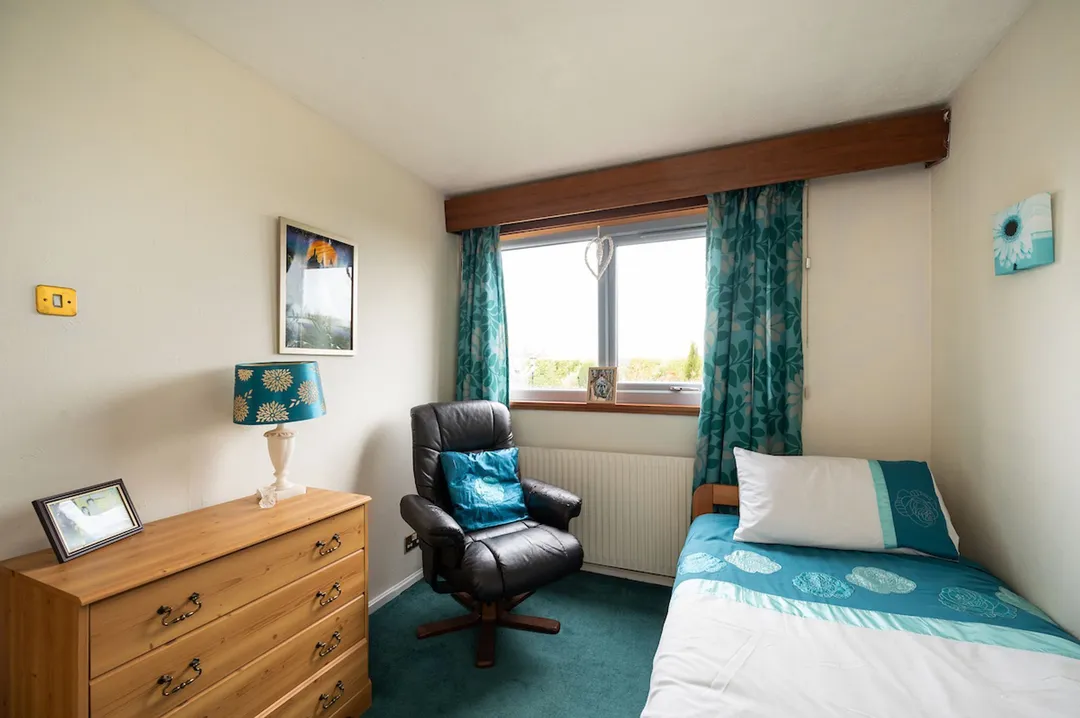 https://mr0.homeflow-assets.co.uk/files/photo/image/46958/3275/_x_/HaggerstonINT-62.jpg