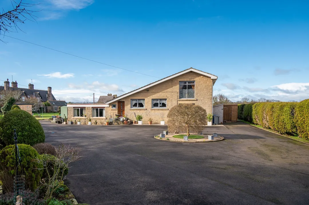 https://mr0.homeflow-assets.co.uk/files/photo/image/46958/3280/_x_/HaggerstonEXT-5.jpg