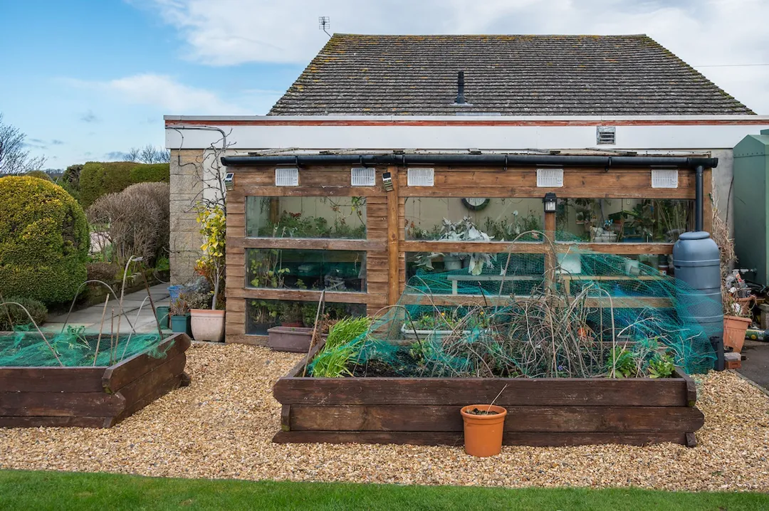 https://mr0.homeflow-assets.co.uk/files/photo/image/46958/3285/_x_/HaggerstonEXT-68.jpg