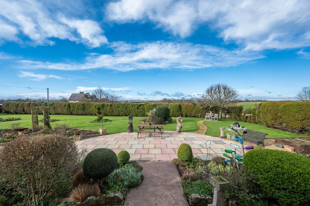 https://mr0.homeflow-assets.co.uk/files/photo/image/46958/3288/_x_/HaggerstonEXT-46.jpg