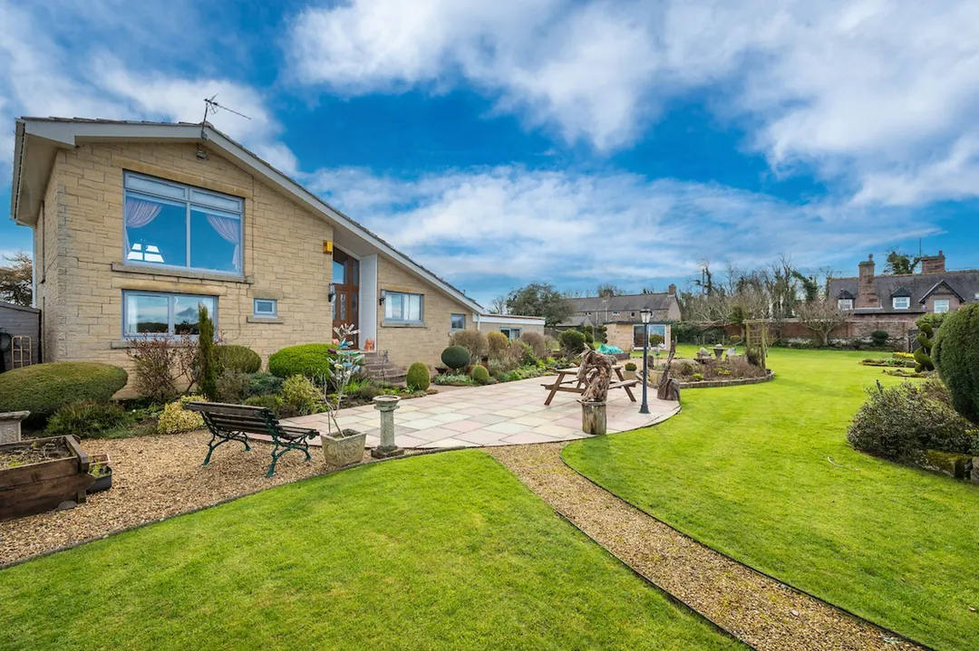 https://mr0.homeflow-assets.co.uk/files/photo/image/46958/3290/_x_/HaggerstonEXT-43.jpg