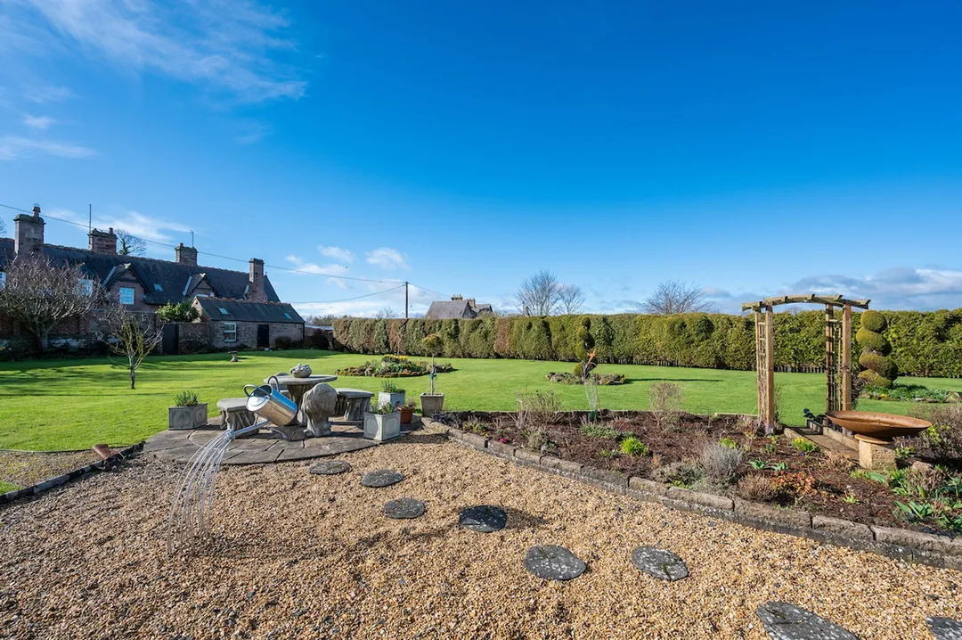 https://mr0.homeflow-assets.co.uk/files/photo/image/46958/3294/_x_/HaggerstonEXT-72.jpg