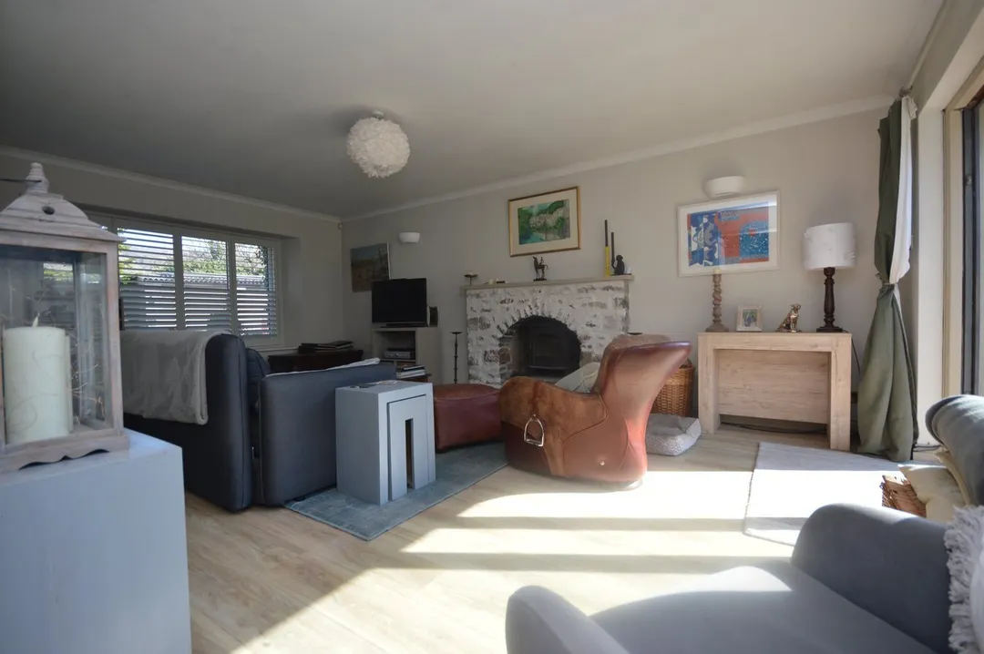 https://mr0.homeflow-assets.co.uk/files/photo/image/46963/0005/_x_/55096441.jpg