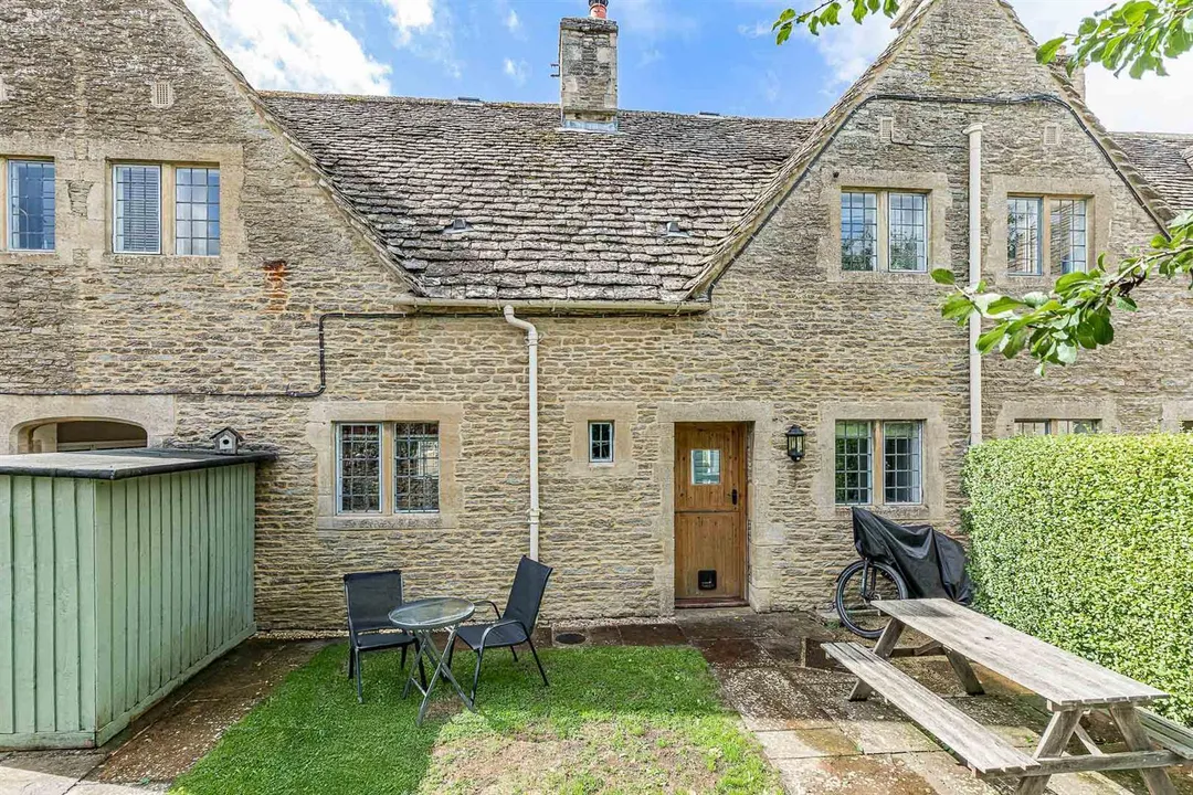 https://mr0.homeflow-assets.co.uk/files/photo/image/46963/2127/_x_/lX3sYTbWYkCUVgyXrFxfRQ.jpg