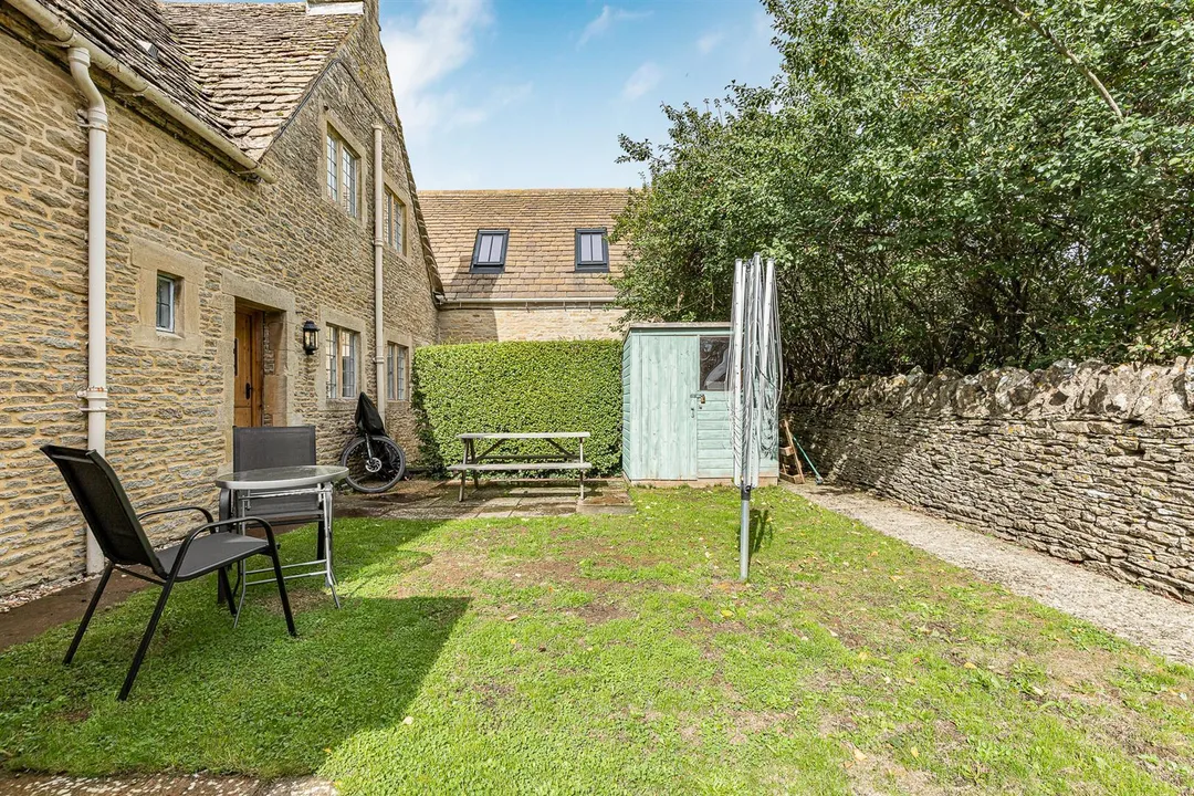 https://mr0.homeflow-assets.co.uk/files/photo/image/46963/2130/_x_/6QqCh-wI7Uu22cb2xG_eQg.jpg