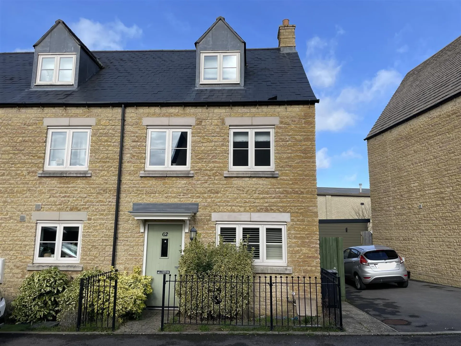 Property photo top 0