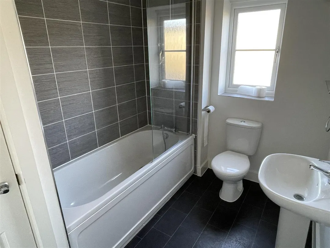 https://mr0.homeflow-assets.co.uk/files/photo/image/46963/9013/_x_/he-YLtYctkCSw_2z2zEMlA.jpg