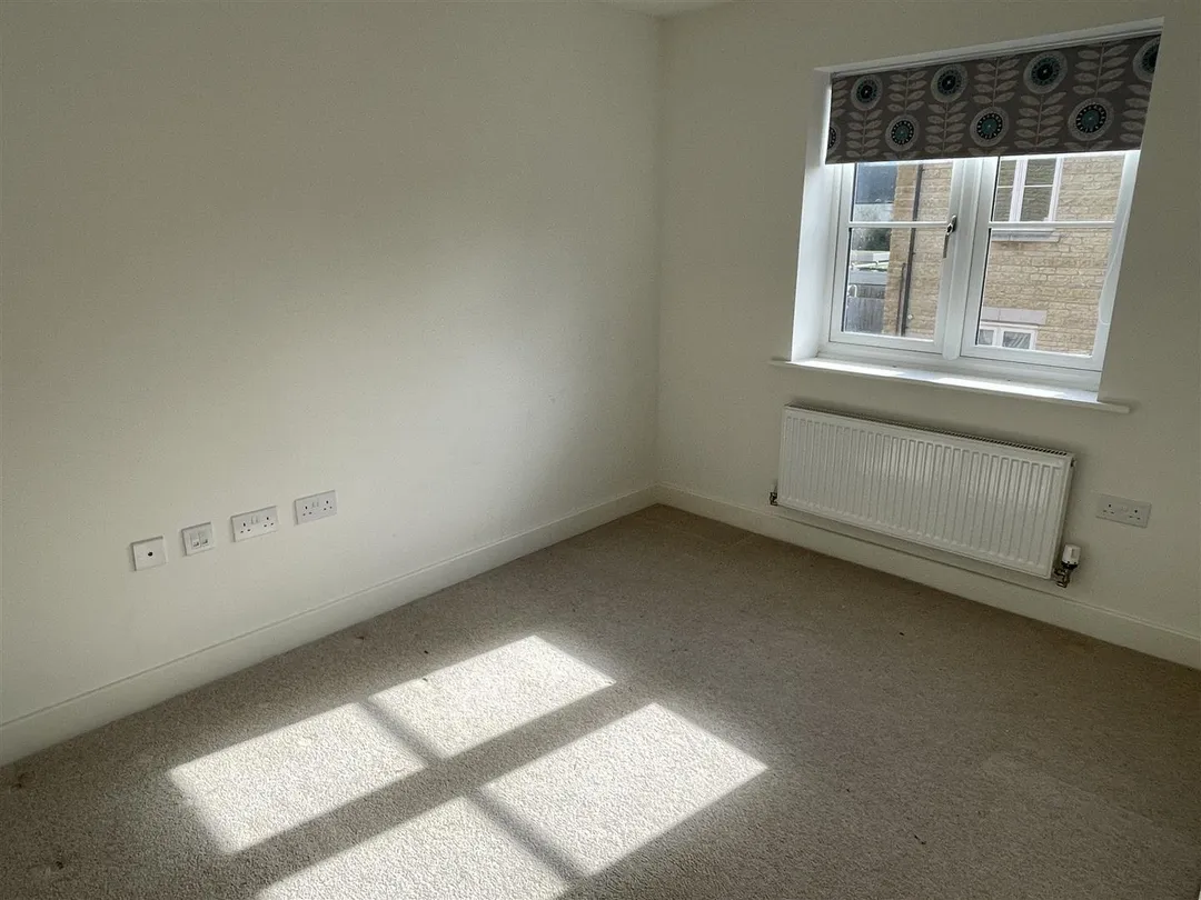 https://mr0.homeflow-assets.co.uk/files/photo/image/46963/9015/_x_/jZHv3fd53k6WxPGKbA1pDQ.jpg