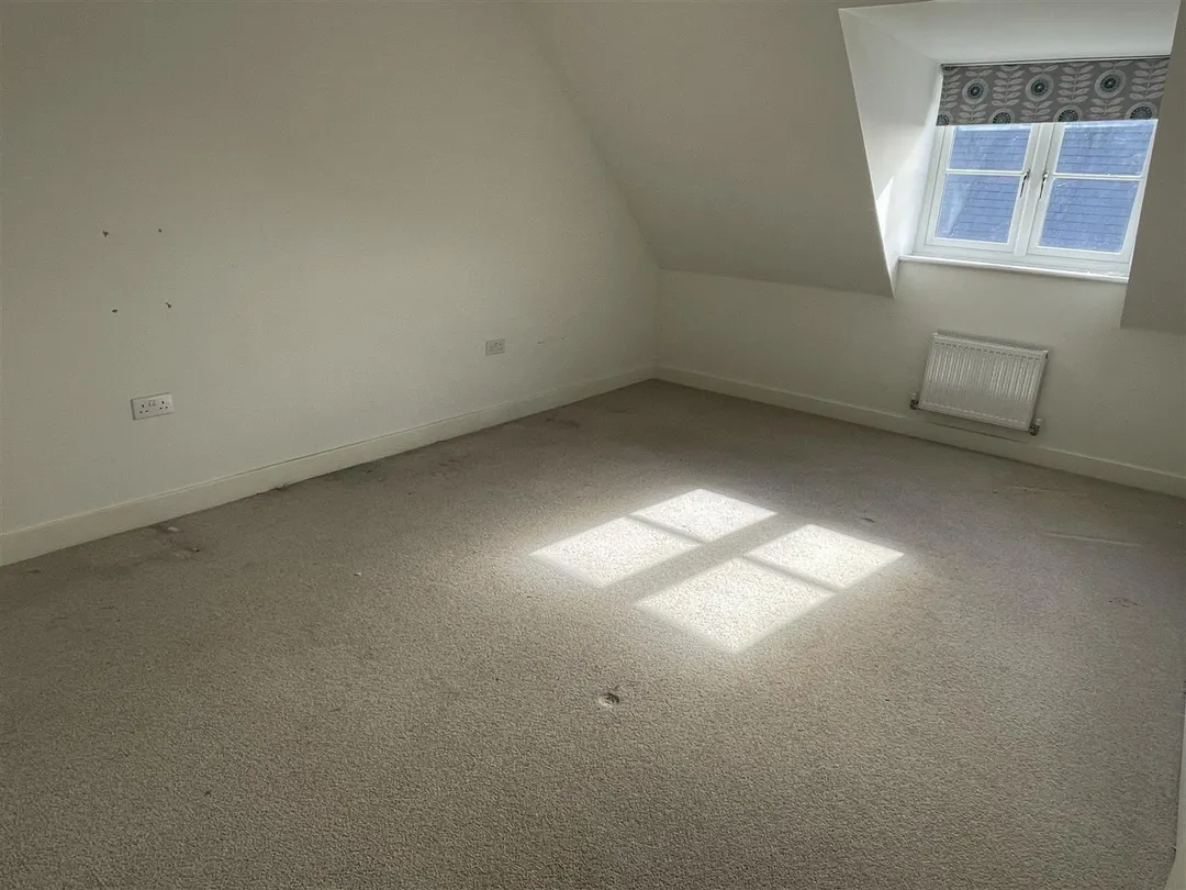 https://mr0.homeflow-assets.co.uk/files/photo/image/46963/9016/_x_/HeFpZHb9j0aPS-D-vpWN7w.jpg