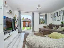Bunting Close, HEMEL HEMPSTEAD thumb 2