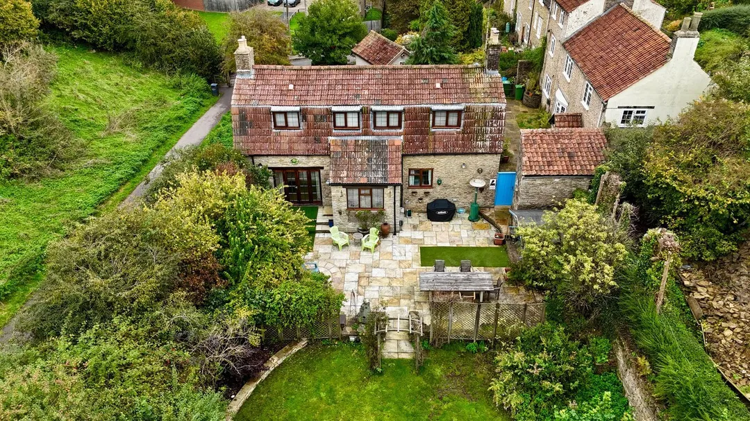 https://mr0.homeflow-assets.co.uk/files/photo/image/46977/2391/_x_/45451473.jpg