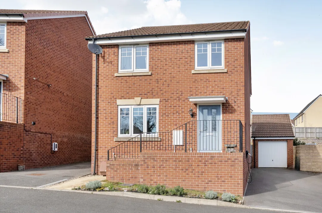 https://mr0.homeflow-assets.co.uk/files/photo/image/46978/6795/_x_/55281320.jpg