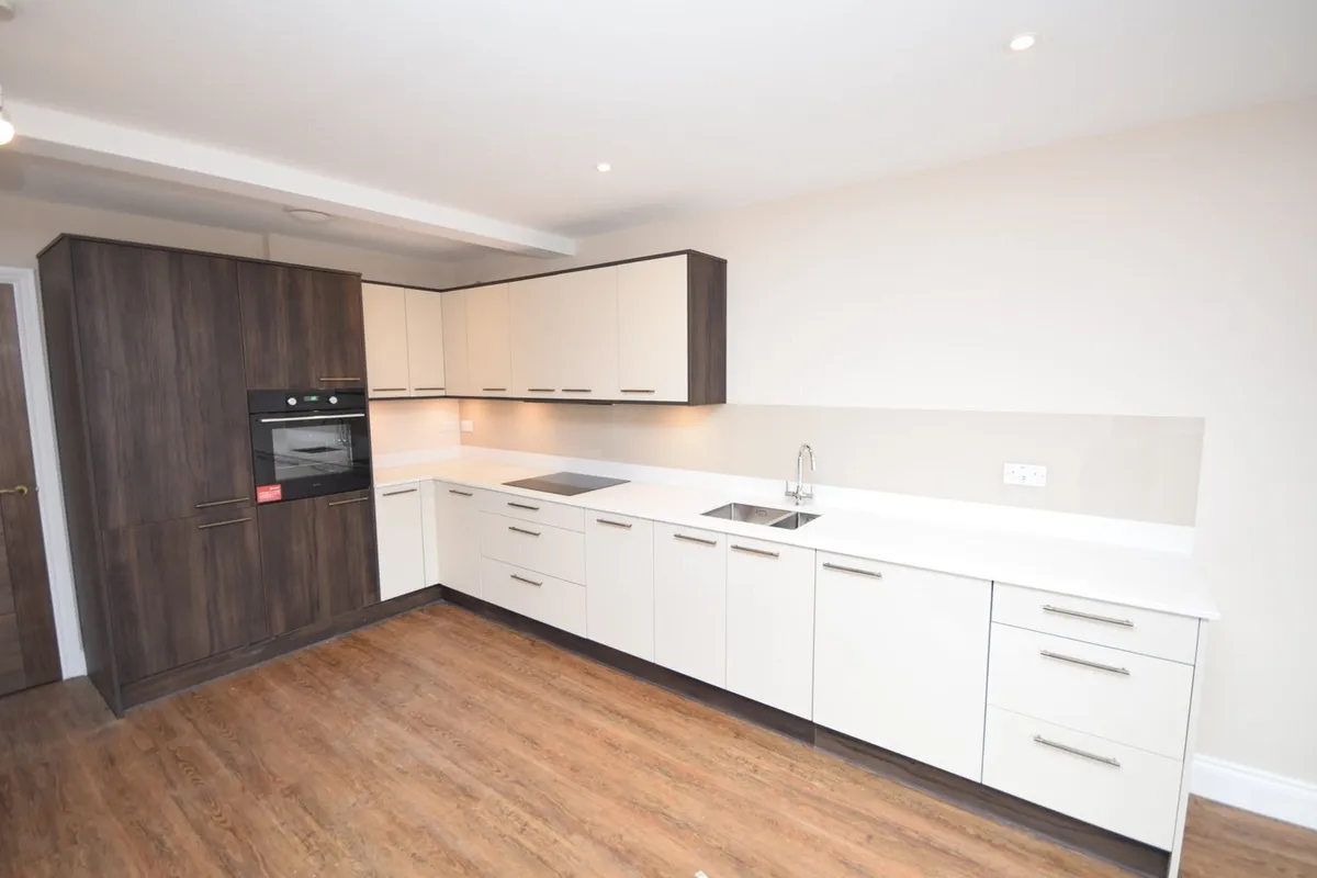 Hickleys Court, South Street, Farnham, Surrey, GU9