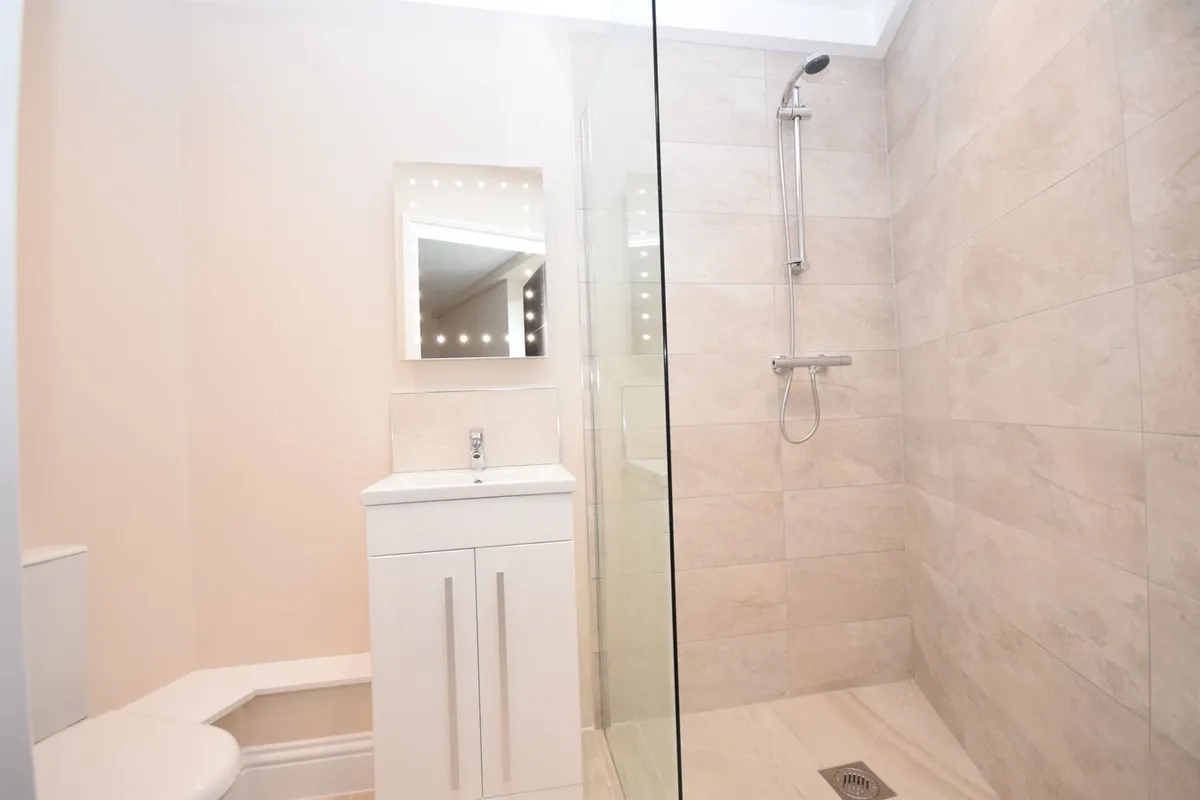 Hickleys Court, South Street, Farnham, Surrey, GU9