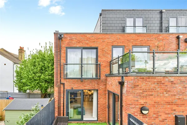 Egbert Mews, KINGSTON UPON THAMES, Su...