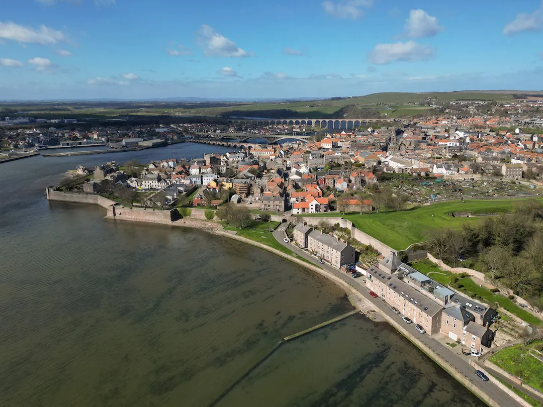 https://mr0.homeflow-assets.co.uk/files/photo/image/46986/1381/_x_/PierMaltings7-DRONE-10.jpg