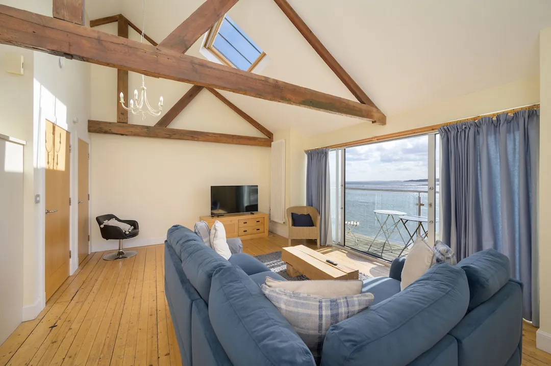 https://mr0.homeflow-assets.co.uk/files/photo/image/46986/1391/_x_/PierMaltings7-28.jpg