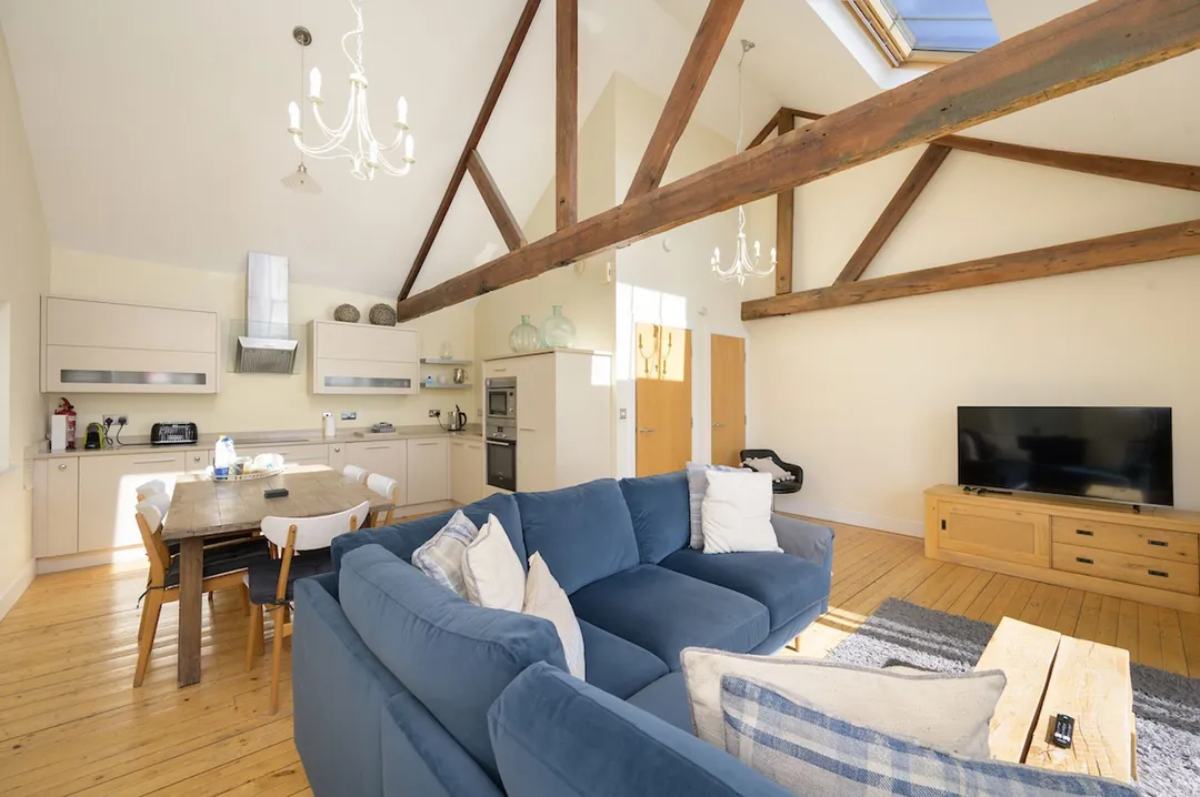 https://mr0.homeflow-assets.co.uk/files/photo/image/46986/1396/_x_/PierMaltings7-44.jpg