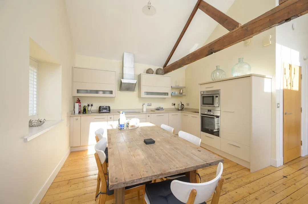 https://mr0.homeflow-assets.co.uk/files/photo/image/46986/1398/_x_/PierMaltings7-42.jpg
